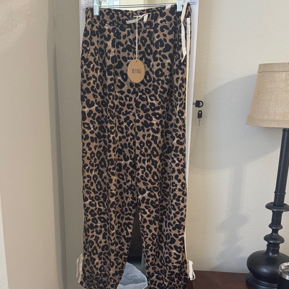 BiBi Animal soft flowy pants can be cinched at bottom NWT